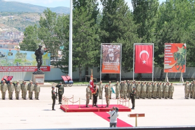 48.PİYADE ALAY KOMUTANLIĞI’NDA SANCAK DEVİR TESLİM TÖRENİ YAPILDI