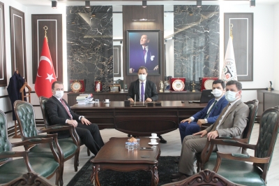 Tokat Cumhuriyet Savcısı Fatih ÇOBAN, Adli Yargı ve Adalet Komisyonu Başkanı Mehmet Ali TURGUTALP ve İdare Mahkemesi Başkanı Erkan CEYLAN' dan Baromuza Ziyaret